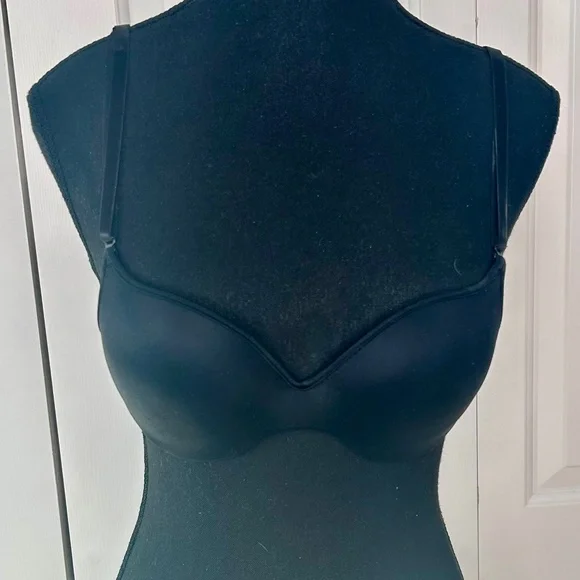 Victoria’s Secret Black Push Up with Removable and Convertaible Straps Size 34B - Picture 2 of 4